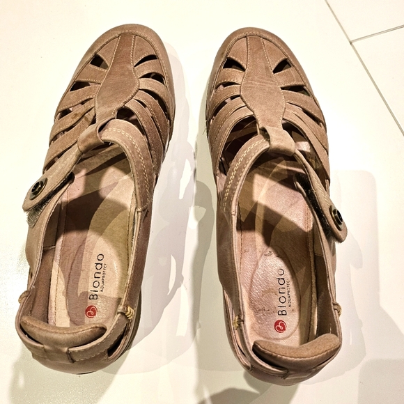 5/$25 Blondo w9.5 leather tan shoes - Picture 4 of 10
